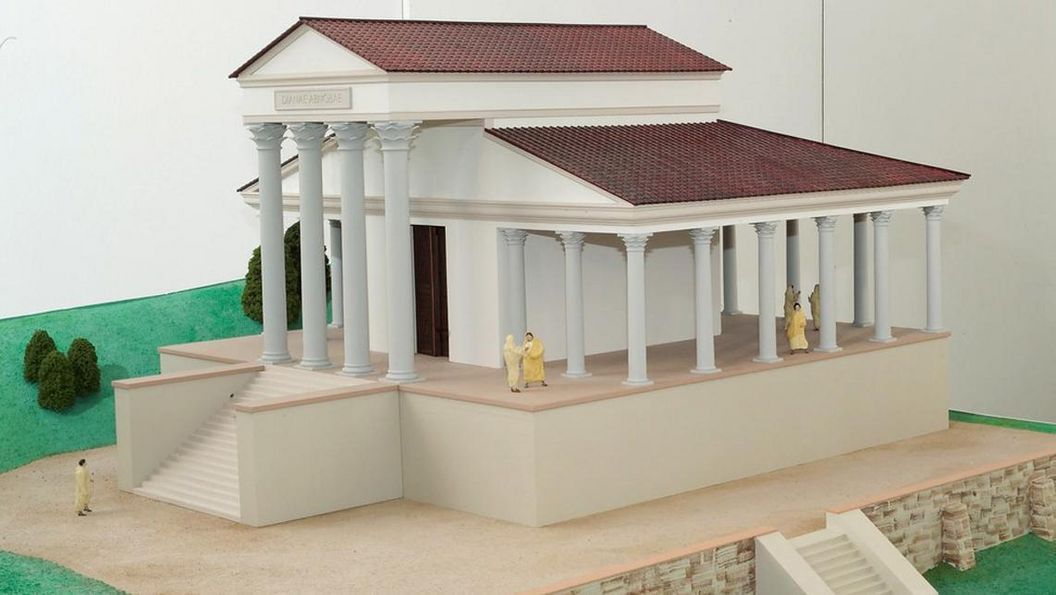 Detailliertes Modell des römischen Podiumstempels in Badenweiler
