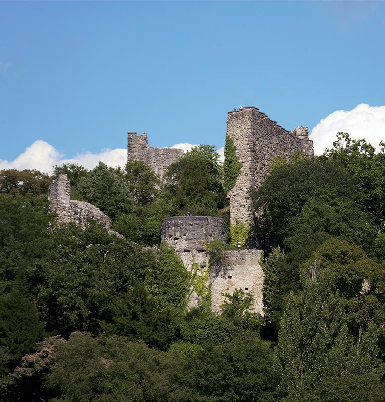 Teilansicht der Burgruine Badenweiler