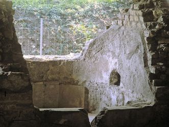 Römische Badruine Badenweiler, Einzelbad mit Wasserzulauf